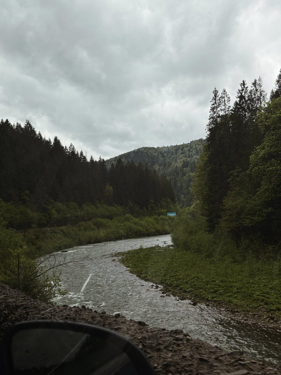 Ало, я в горах! 
Все, давай не зайобуй, я в горах!