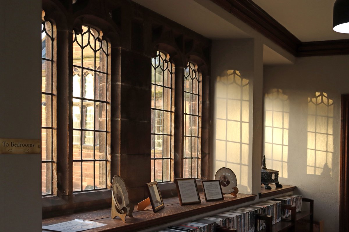 Looking for somewhere peaceful to enjoy a relaxing stay in the sunshine? 

Why not treat yourself (or someone else) to a stay at the UK's only residential library? Books, bedrooms, and our peaceful building and gardens to unwind in and enjoy your stay.

☀️ 1/2