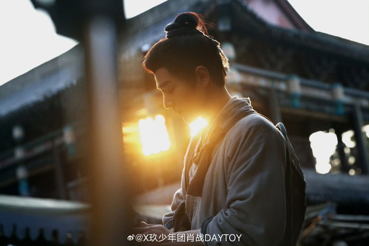 AgainAnd4Ever's tweet photo. 18/05/2025

#XiaoZhan #เซียวจ้าน มาโพสต์รูปใน Weibo ต้อนรับการออกอากาศวันแรกของซีรีส์ #LegendOfZanghai #ตำนานจั้งไห่ พร้อมด้วยแคปชั่น

“จั้งไห่ ออกเดินทางแล้ววันนี้”

LEGEND OF ZANGHAI ON AIR

#LegendofZangHaiPremiere
#XiaoZhanAsZangHai https://t.co/W32o41XRKB