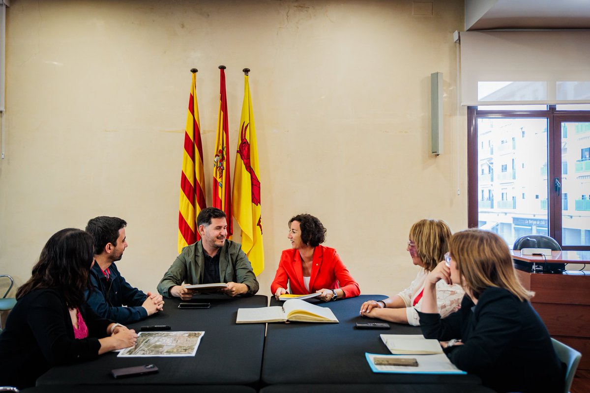 📍 La consellera <a href="/aliciarll/">Alícia Romero 💜</a> ha fet aquest diumenge una visita institucional a l'<a href="/AjlaLlagosta/">La Llagosta</a>. 

A la corporació municipal ha signat el llibre d'honor de la ciutat i s'ha reunit amb l'alcalde <a href="/Ossiega/">OScar SIErra GAona /❤</a>.