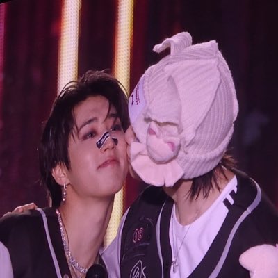 daily_jeongsung's tweet photo. WE CELEBRATE #NewProfilePic https://t.co/gfJ7lNmTs6