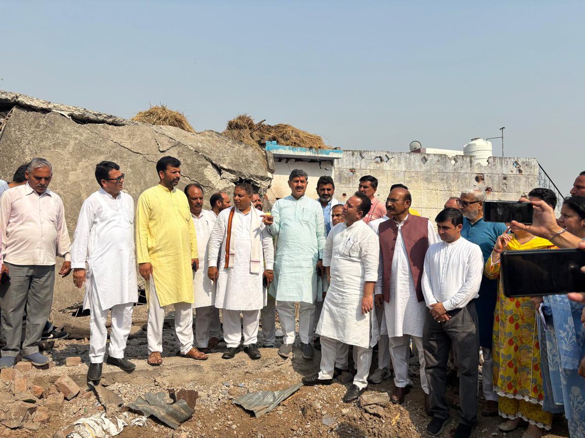 Sunil_SharmaBJP's tweet photo. Interacted with residents of Kotmehra #Chhamb Border, and understood their concerns about Pakistan's shelling. We are committed to collaborating with the central government to find lasting solutions that address their safety concerns and mitigate risks. https://t.co/EoXYBDxLSc