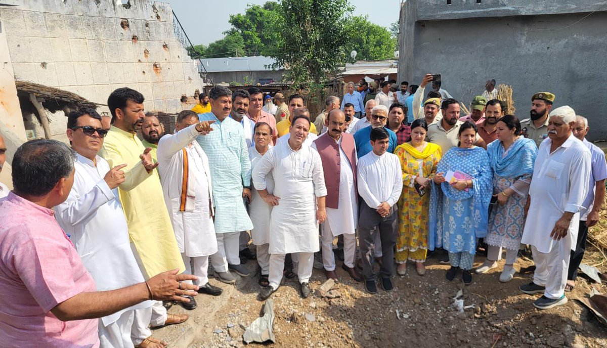 Sunil_SharmaBJP's tweet photo. Interacted with residents of Kotmehra #Chhamb Border, and understood their concerns about Pakistan's shelling. We are committed to collaborating with the central government to find lasting solutions that address their safety concerns and mitigate risks. https://t.co/EoXYBDxLSc