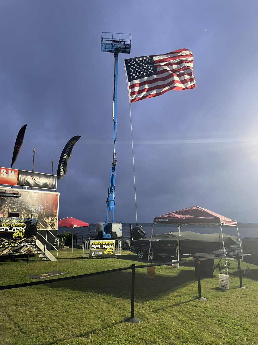 Kicks 105 tweet media