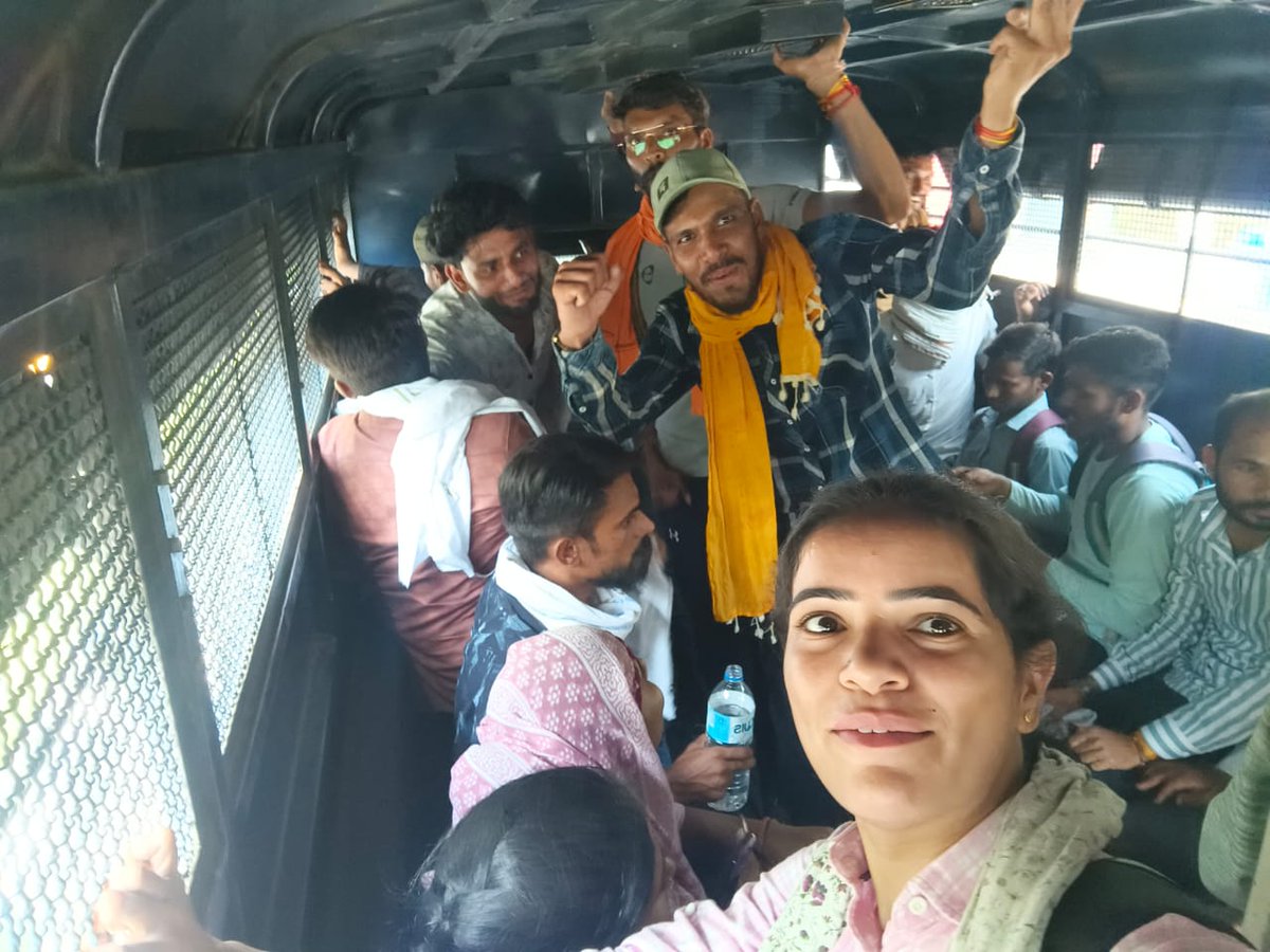 MP की फेल होती मोहन सरकार बच्चों की ज्वाइनिंग न देकर सच्चाई से मुंह छिपाने के लिए बच्चों को गिरफ्तार करवा रही हैं, याद रहे इलेक्शन में तुम खुद सरेंडर करोगे इस बार क्योंकि mp में शेर जैसी आबादी से पंगा महंगा पड़ेगा <a href="/DrMohanYadav51/">Dr Mohan Yadav</a>