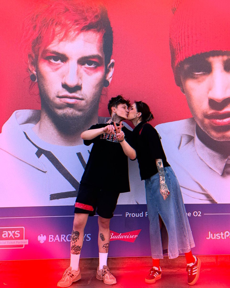 vocotide_'s tweet photo. 10 with u blurryface. thank you @twentyonepilots @tylerrjoseph @joshuadun  I traveled all the way from Prague for this London concert xd https://t.co/zcN6TY15Zz