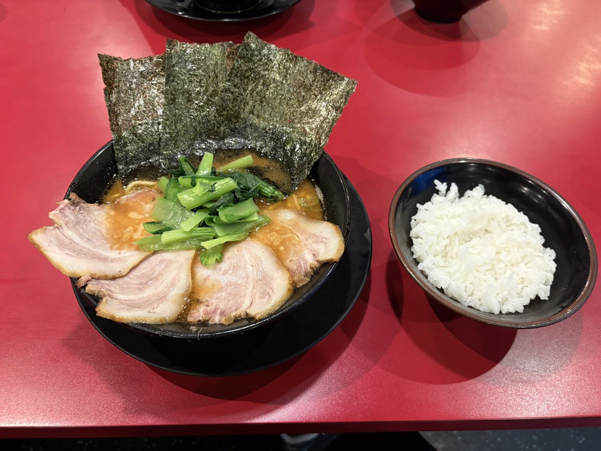 hiro1236650's tweet photo. 家系ラーメンたつ家
チャーシューメン

汗かいた日に食べる
たつ家のラーメンは最高！！
また、来ます。 https://t.co/nTSNdq8mAi