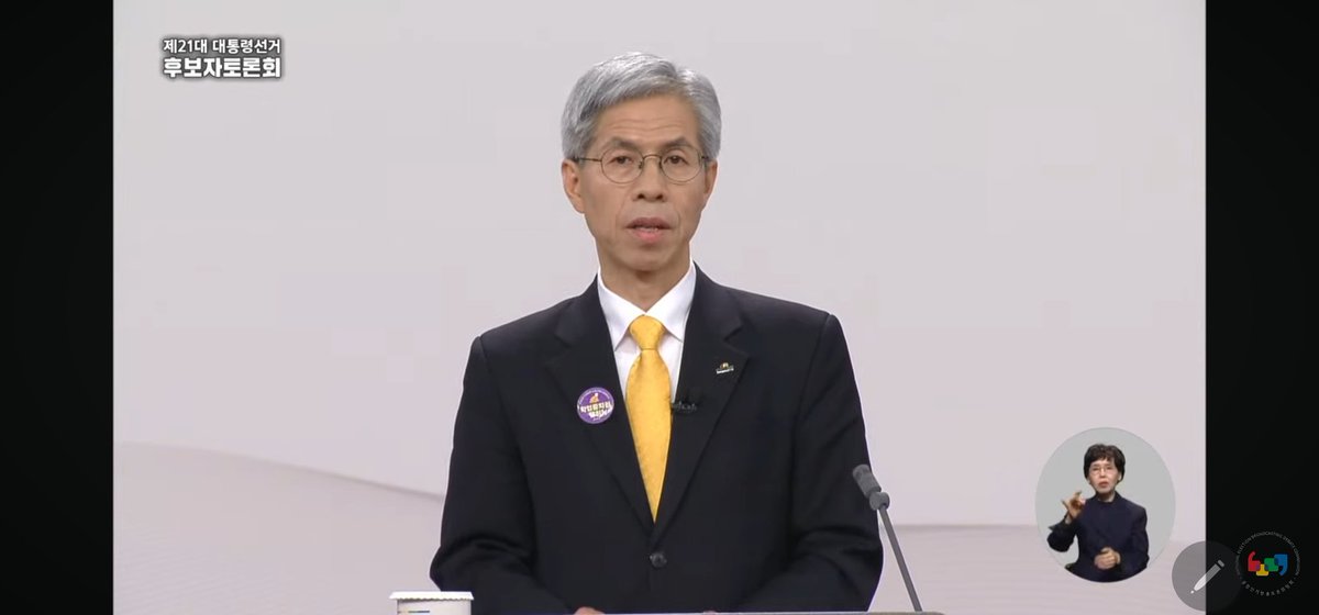 5.18 정신을 가슴에 새기며 발언을 시작하겠습니다. 오늘 광주금호타이어 대규모 화재로 고통 받는 분들께 위로의 인사를 전합니다. 저는 이 자리에 혼자 오지 않았습니다. 차별과 불평등에 맞서 수많은 목소리를 담아 이 자리에 섰습니다"