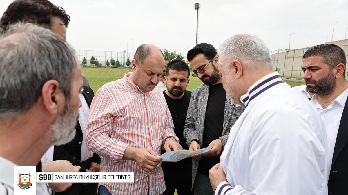 sanliurfabld's tweet photo. Şanlıurfa Büyükşehir Belediye Başkanımız Mehmet Kasım Gülpınar, Şanlıurfaspor Kulüp Başkanı Kemal Saraçoğlu ve yönetimini ziyaret etti. Ziyaret kapsamında tesisleri de inceleyen Başkan Gülpınar, yapılan çalışmaları yerinde değerlendirerek yeni sezon öncesi fikir alışverişinde bulundu ve yeni yönetime başarılar diledi. 

Şanlıurfaspor Kulüp Başkanı Kemal Saraçoğlu ise ziyaretten duyduğu memnuniyeti dile getirerek, desteklerinden dolayı Başkan Gülpınar’a teşekkür etti.