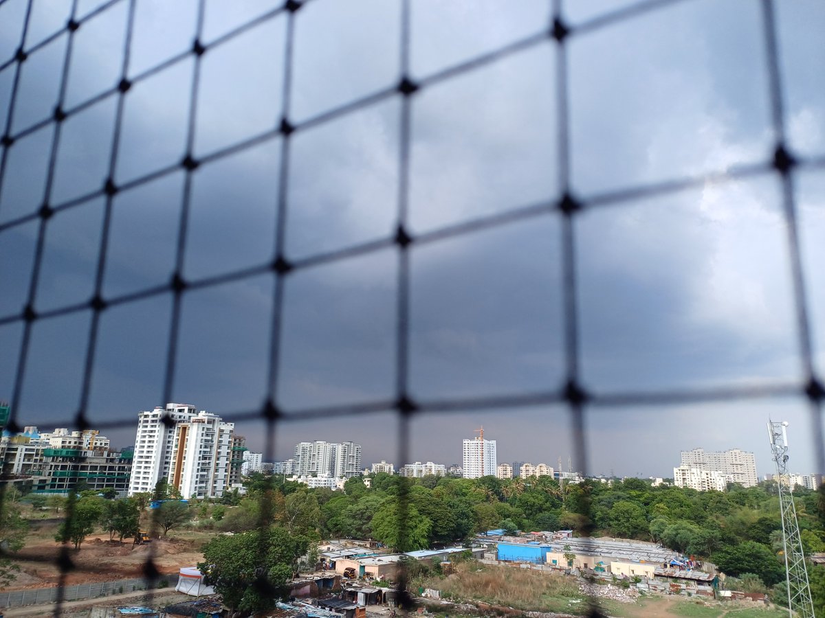 vineet_mausam's tweet image. Intense thunderstorm formation seen over pcmc, chakan, chinchwad area #punerains