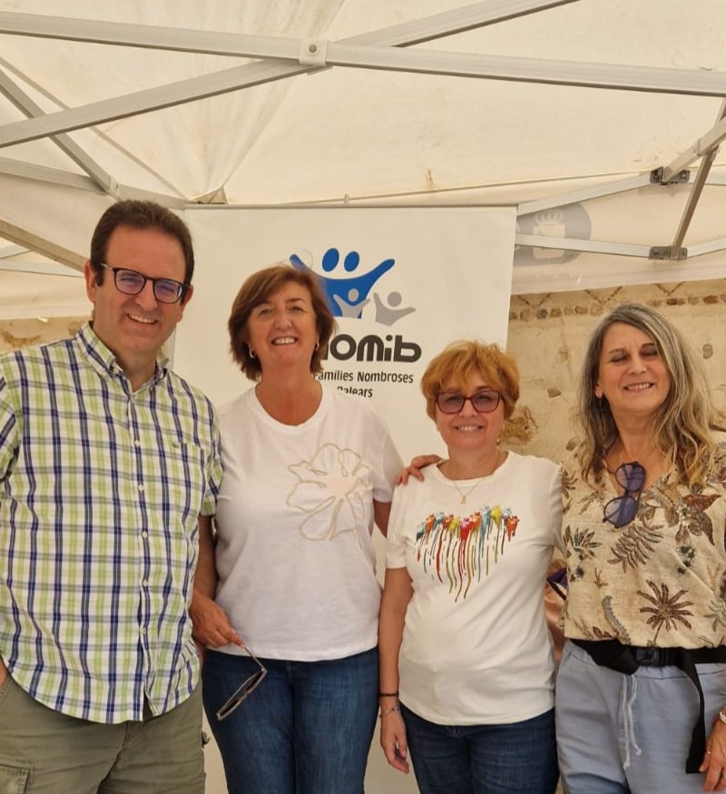 FanomibOrg's tweet image. Hemos instalado una mesa informativa en la celebración del Día de la Familia organizado por  @_Calvia en la Finca Galatzó,con  nuestra representante en Calviá, Irene Plaza. Hemos recibido la visita del alcalde de Calviá,Juan A. Amengual y la teniente de alcalde, María E. Catalán