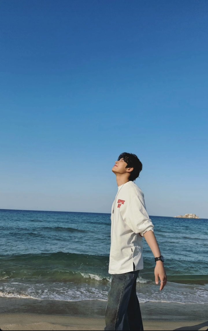 Don't tell me they are shooting a shoulder to cry on s2👀💀 
#AShoulderToCryOn
#소년을위로해줘
#재한 #JAEHAN #예찬 #YECHAN #OMEGA_X #오메가엑스