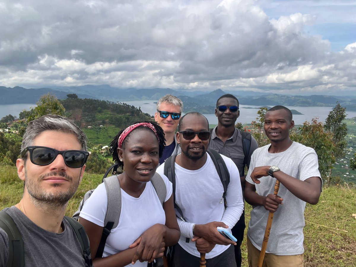 Let me challenge you with sunday selfie 🤳 

Is anyone with another challenge!?
#TwinLakes
📍umusozi 360⁰view point
