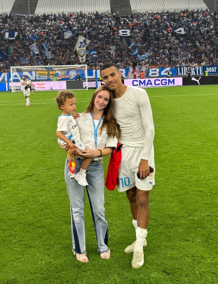 Mereka pernah jatuh sedalam-dalamnya, mereka pernah hancur dan hilang arah—bukan oleh dunia, tapi oleh luka yang mereka ciptakan sendiri. 

Bukan kisah yang mudah. Dunia bahkan mengira mereka selesai, tapi ternyata Tuhan menulis cerita lain. 🥹❤️

#utdfocusid