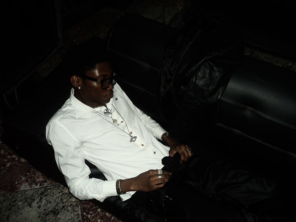 zushi5000's tweet image. PoseForThePic