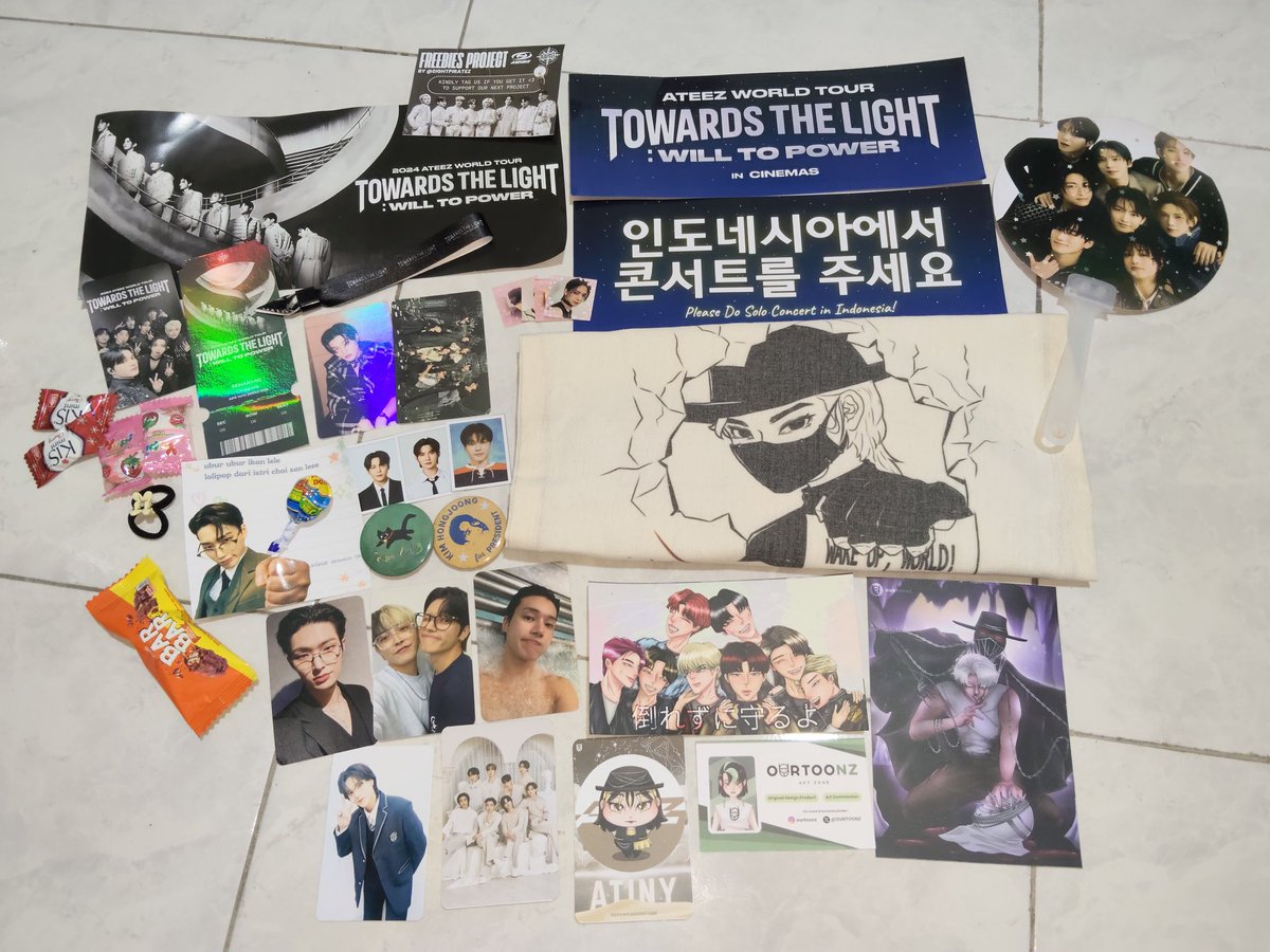 Freebies nya baru sempet aku buka 🥰 thanks to atiny semarang yg bagiin freebies kemarin, @wuyojakun yg mau direpotkan buat request topaz, <a href="/eightpiratez/">EIGHT PIRATEZ ATINY</a>, <a href="/OURTOONZ/">Ourtoonz.id</a> keren bangeettt art nya 💐❤🖤🐈‍⬛