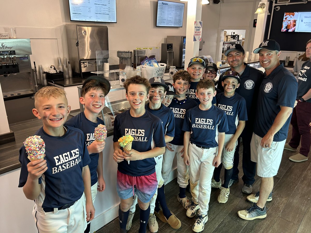 DoDamage's tweet image. 11U Navy ice cream celebration of a Double Header sweep! Well deserved boys!! Go Eagles!!!🦅