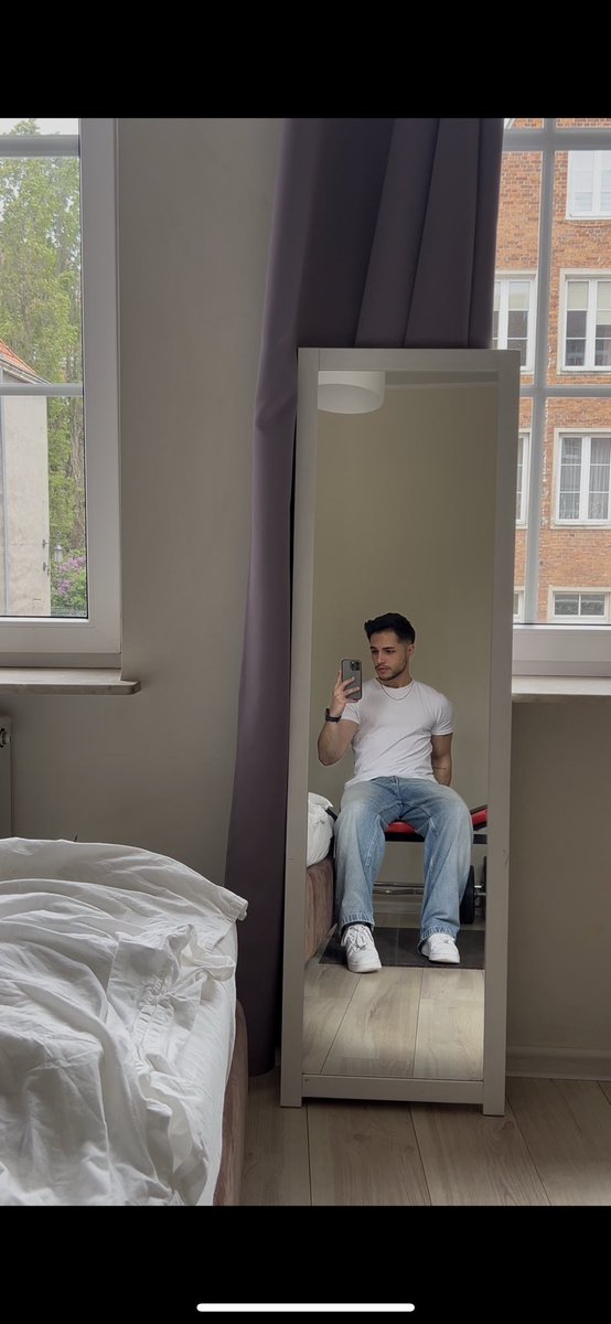 maciejmjay's tweet photo. Siedzę i myślę dlaczego mnie nie followujesz na insta mjanuszewski_ https://t.co/UjvV58zUvy
