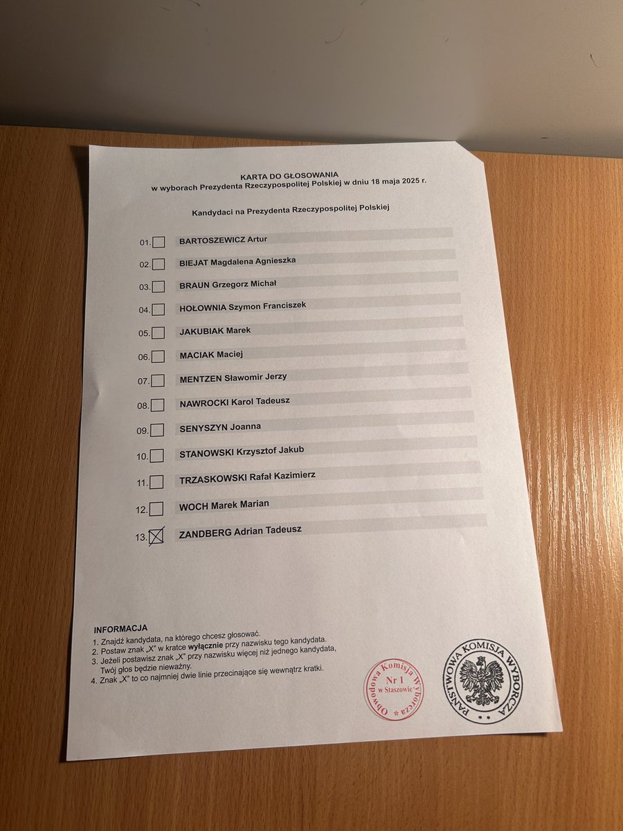Anulcia8's tweet photo. na na na na na na 🥳🥳💜💜💜 #WyboryPrezydenckie2025 #zandberg2025 https://t.co/Bx3NckwFX3