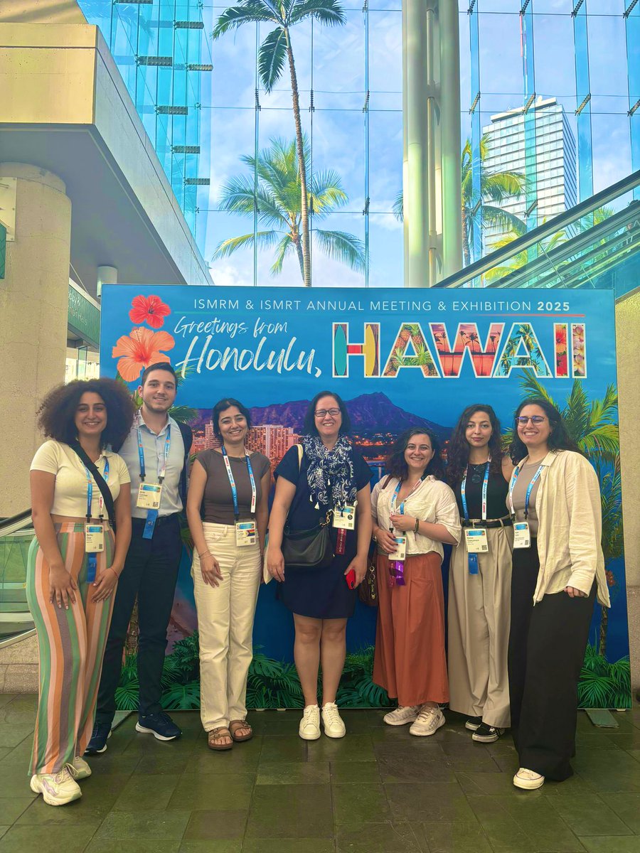 🌸 We said farewell to beautiful Hawaii 🌊 
Here's a wonderful memory together with the Computational Imaging Laboratory. We had an amazing week full of discussions and inspiring presentations!  
🧲 Big thanks to <a href="/ISMRM/">ISMRM</a> 🧲