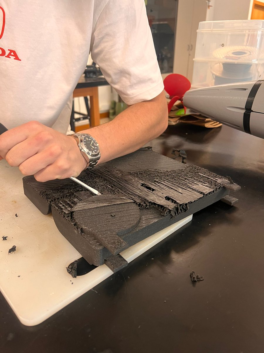 Área UR-MAKER tweet media