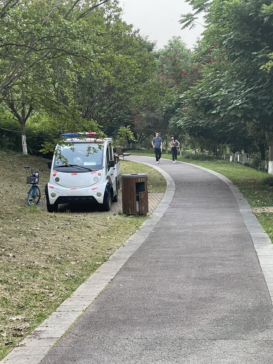 桂溪公园厕所已封，也有巡逻人员加强巡逻。又一个好地方没了😮‍💨 去这些地方耍一定要低调，太高调就容易被封～
#成都鸟洞 #口交 #射精 #深喉 #深喉操嘴 #吞精 #人肉飞机杯 #暴露 #野裸 #3p #多人3P #农牛 #插嘴 #口爆 #颜射