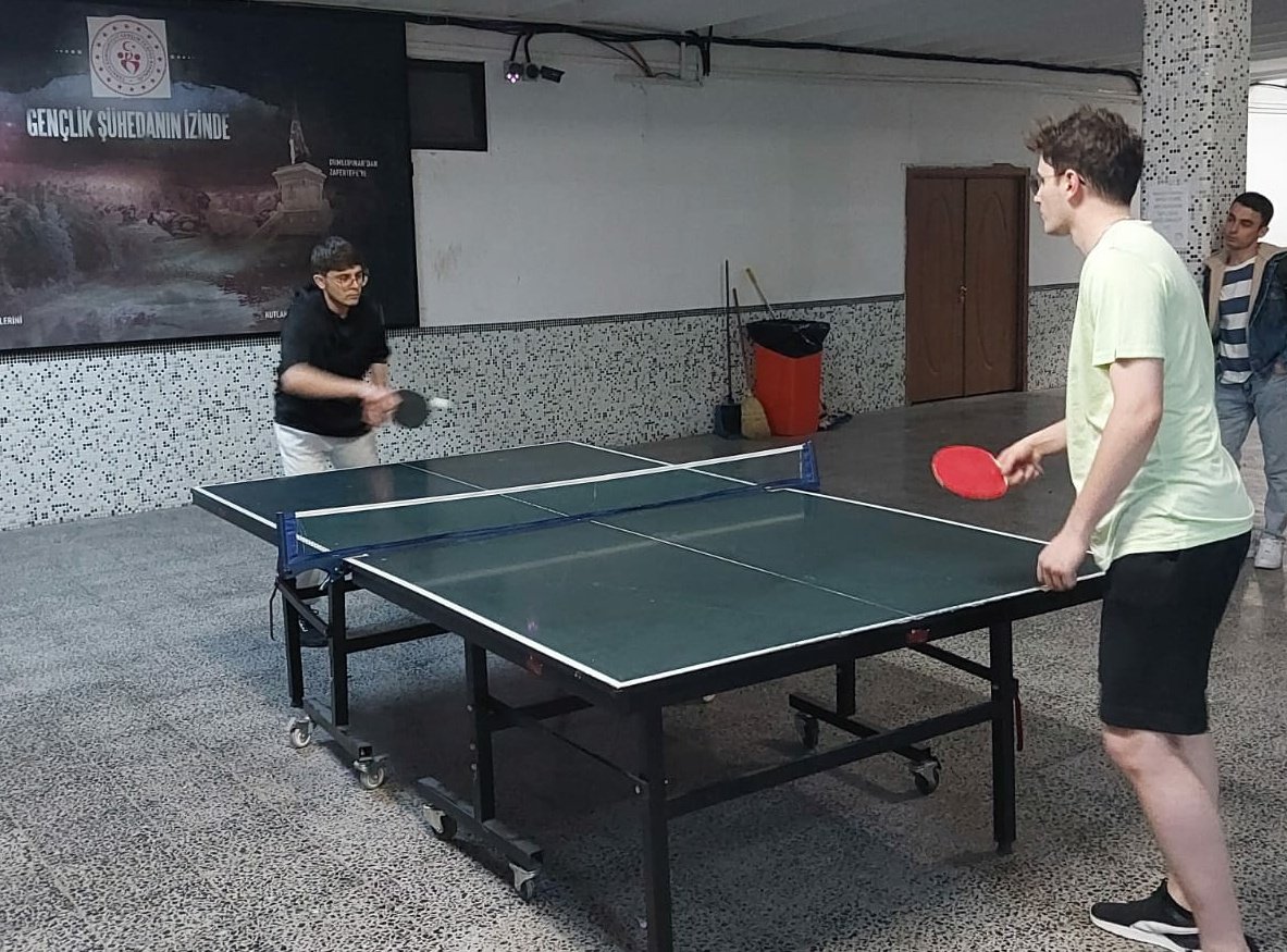 KonyaKYGM's tweet photo. 📍 Alaaddin Yurdu 

Gençlik Haftası etkinlikleri kapsamında :
♟️♟️ Satranç Turnuvası  ve
🏓Masa Tenisi Turnuvası düzenlendi.
🏅🤝 Müsabakalar sonucunda kazanan dostluk oldu.👏
@OA_BAK @gencliksporbak https://t.co/v0K7xldXji