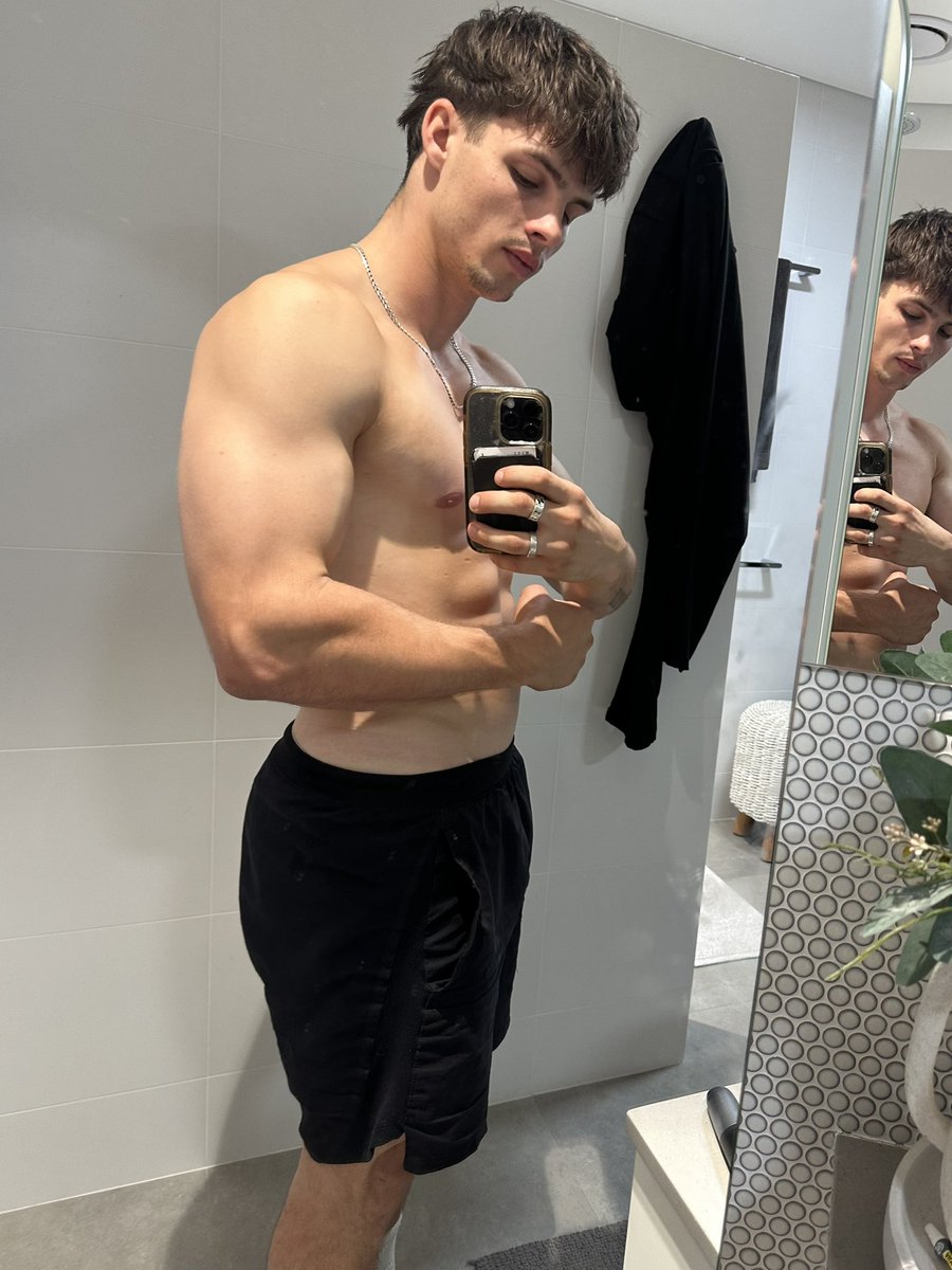 MasterLucaAU's tweet image. Had a busy week. I deserve to be compensated for it. Who’s stepping up?

#Findom #CashMaster #PayYourMaster #AlphaEnergy #DomLife #FinancialDomination #ObeyAndPay #SendTribute #AussieFindom #DeserveCompensation