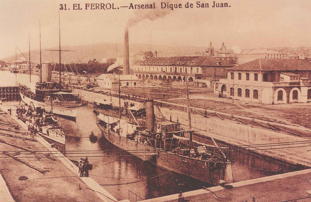 Ferrol vista del antiguo dique del astillero.