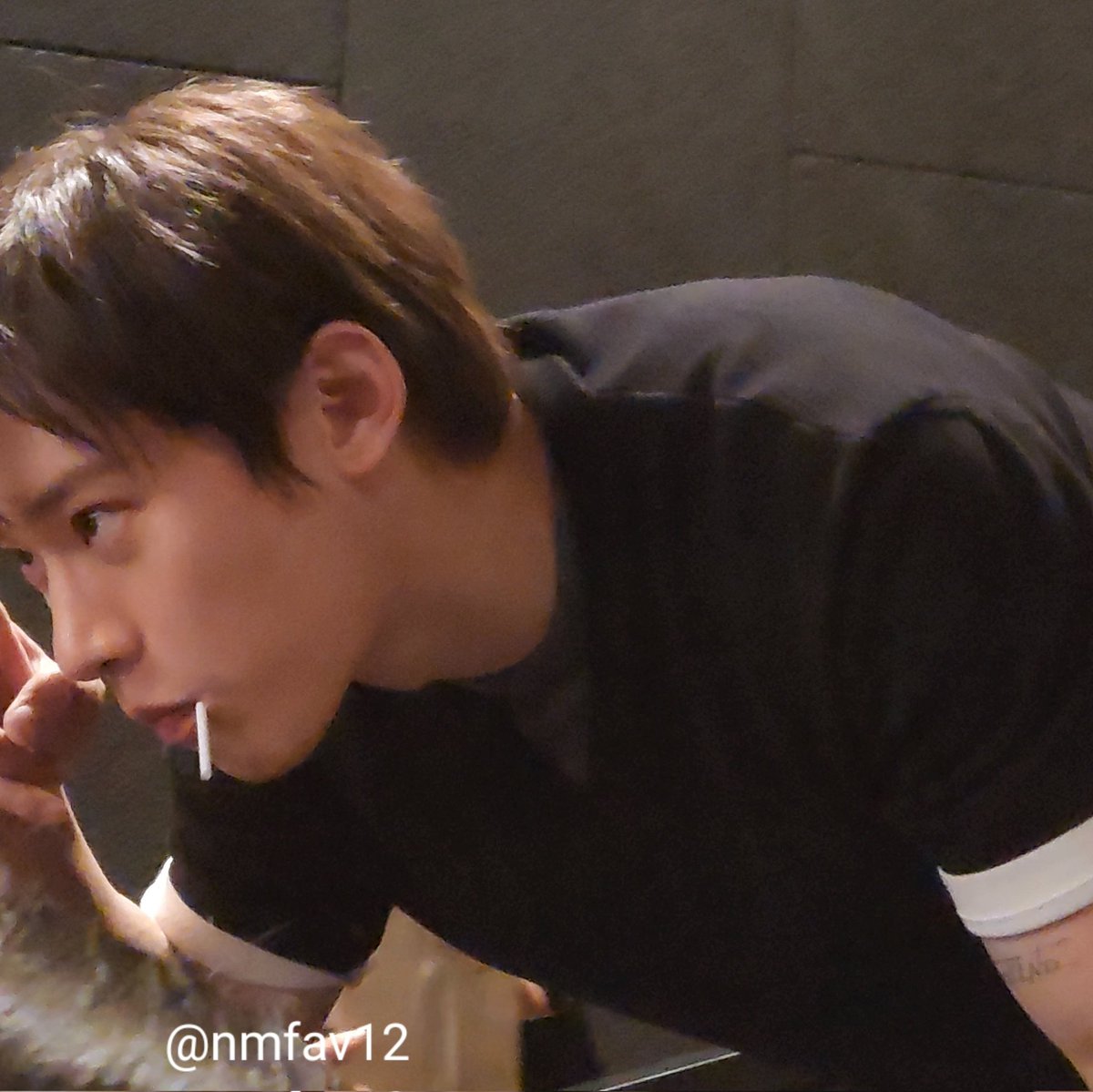 250518 파과 무대인사 #김성철

막대사탕 + 타투
날티에 질식할 것 같아요...///