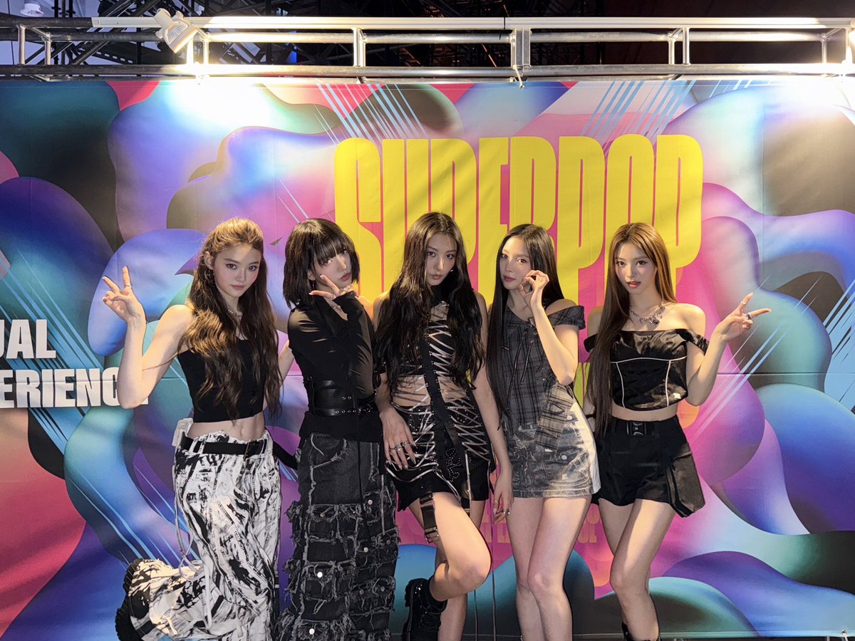 [📸] 250518 #MENOVV

SUPERPOP 2025 KOREA 🐈‍⬛ 🖤 🖤

#MEOVV #미야오 
#MYEYESOPENVVIDE
#THEBLACKLABEL #더블랙레이블