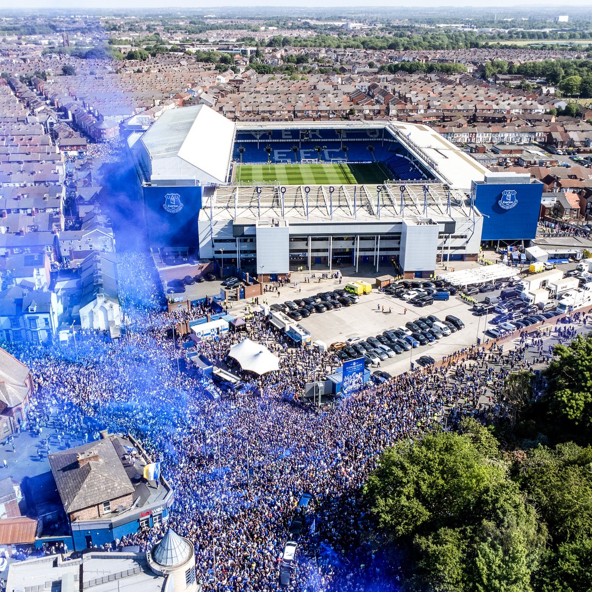 The scenes outside Goodison 💙