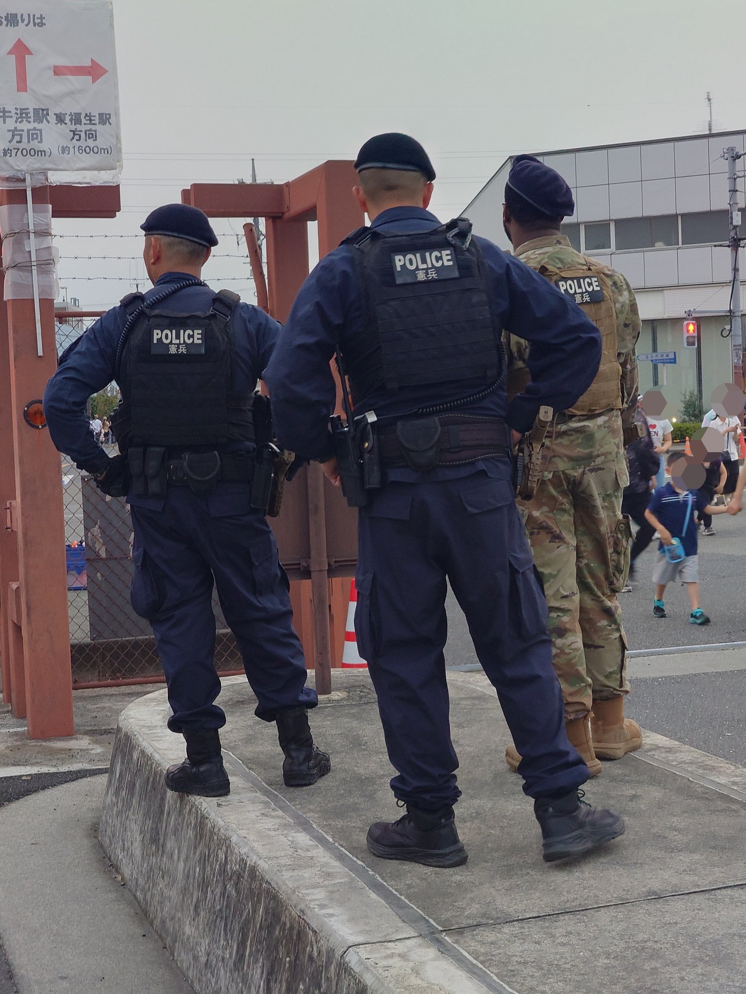 米 軍 基地 日本 人 警備 員