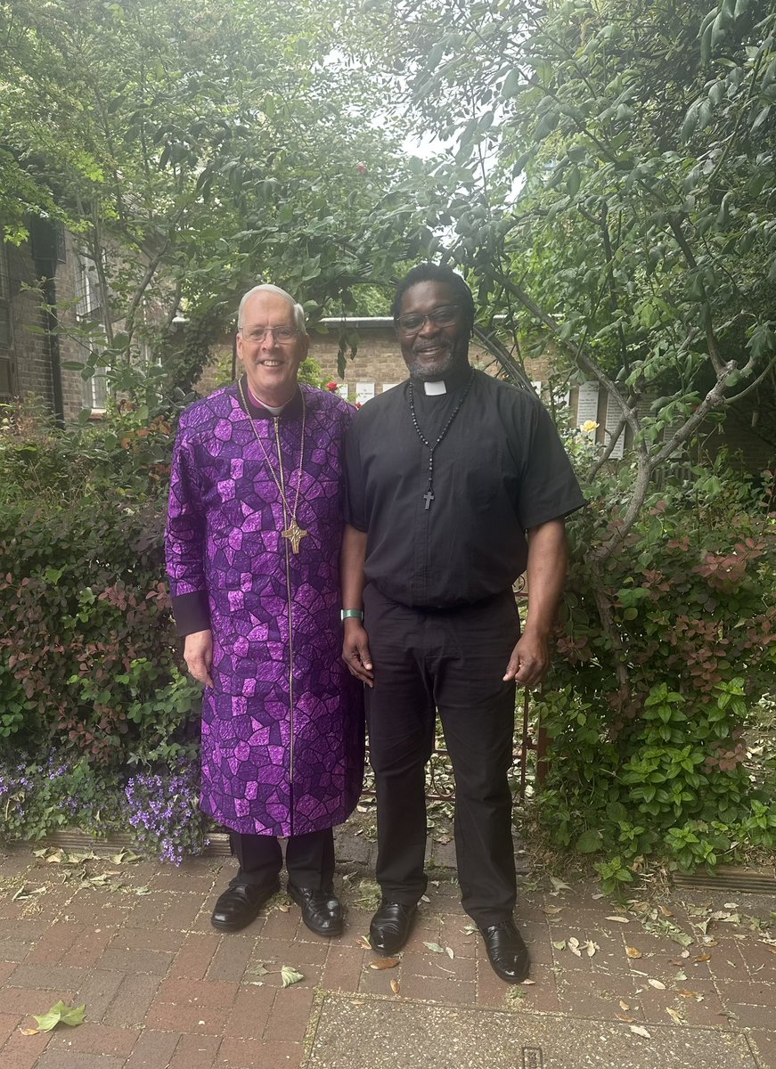 BishopSouthwark's tweet photo. Grateful to Fr Ivan for this fine coat of many episcopal colours and to Mother Helen and my brothers and sisters @stphilipscambe1 for a joyful #Easter5 Parish Mass: I give you a new commandment, that you love one another. Just as I have loved you, you also should love one another https://t.co/s9msQPA3cs
