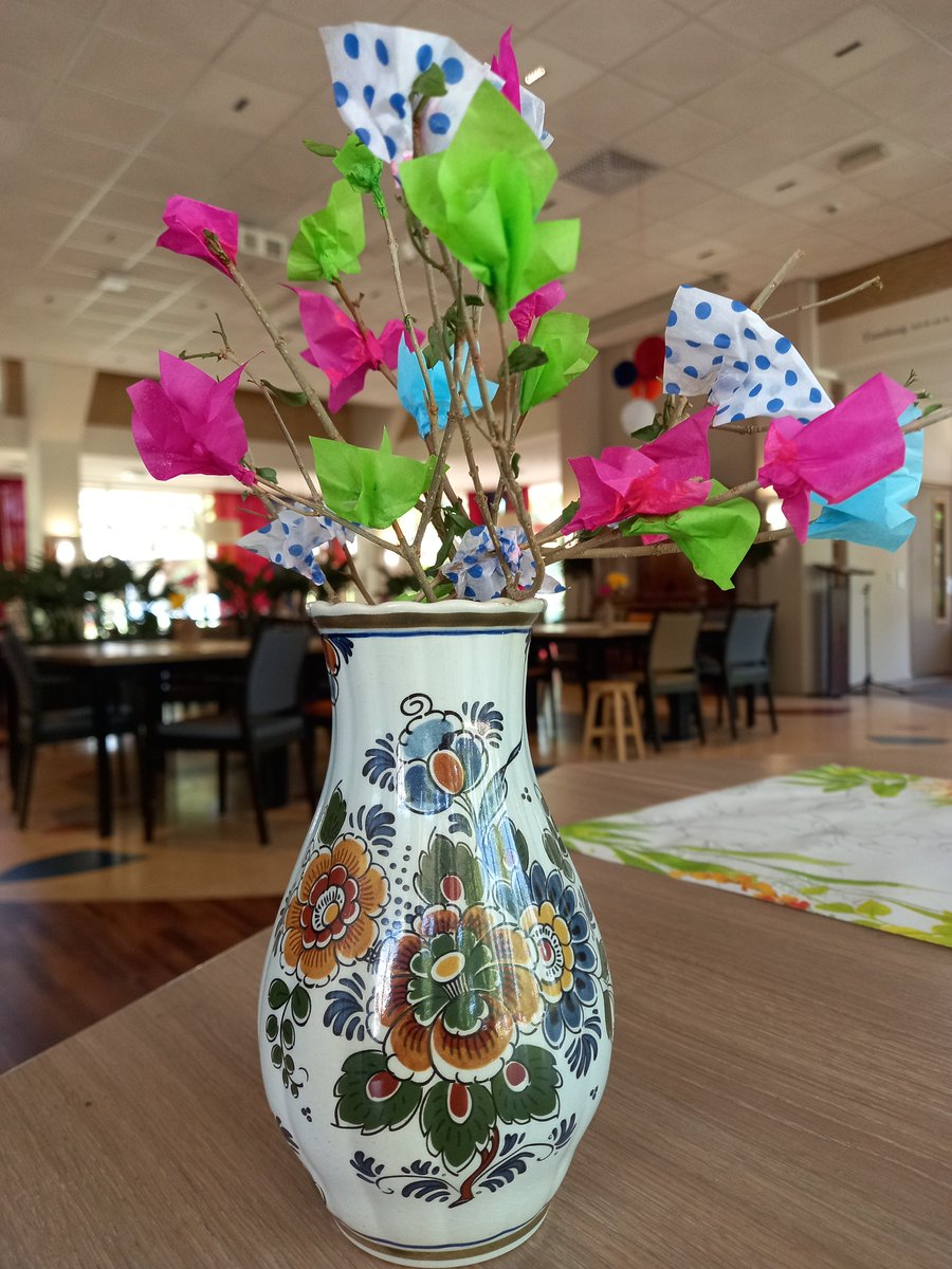 De Knutselclub voor senioren verhuist van de vrijdag naar de maandag. Vanaf 26 mei kun je elke maandag van 13.30 - 14.30 uur deelnemen.

In restaurant Careyn Swellengrebel, Fockema Andreaelaan 100.

De activiteit is een idee van en wordt begeleid door bewoonster Sabine Schardaun.