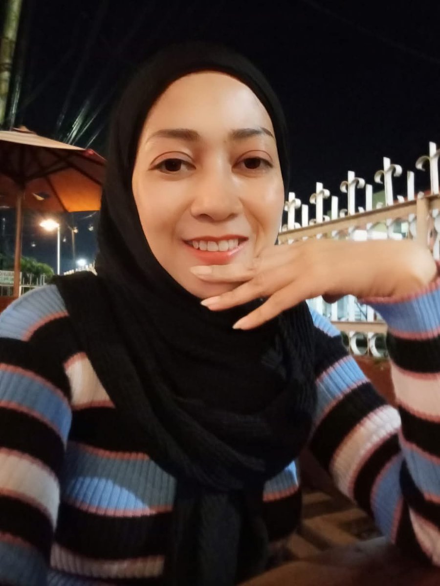 IrmaWardhani75's tweet photo. Selamat malam ❤️❤️❤️💋💋💋 https://t.co/SRJrVehJW5