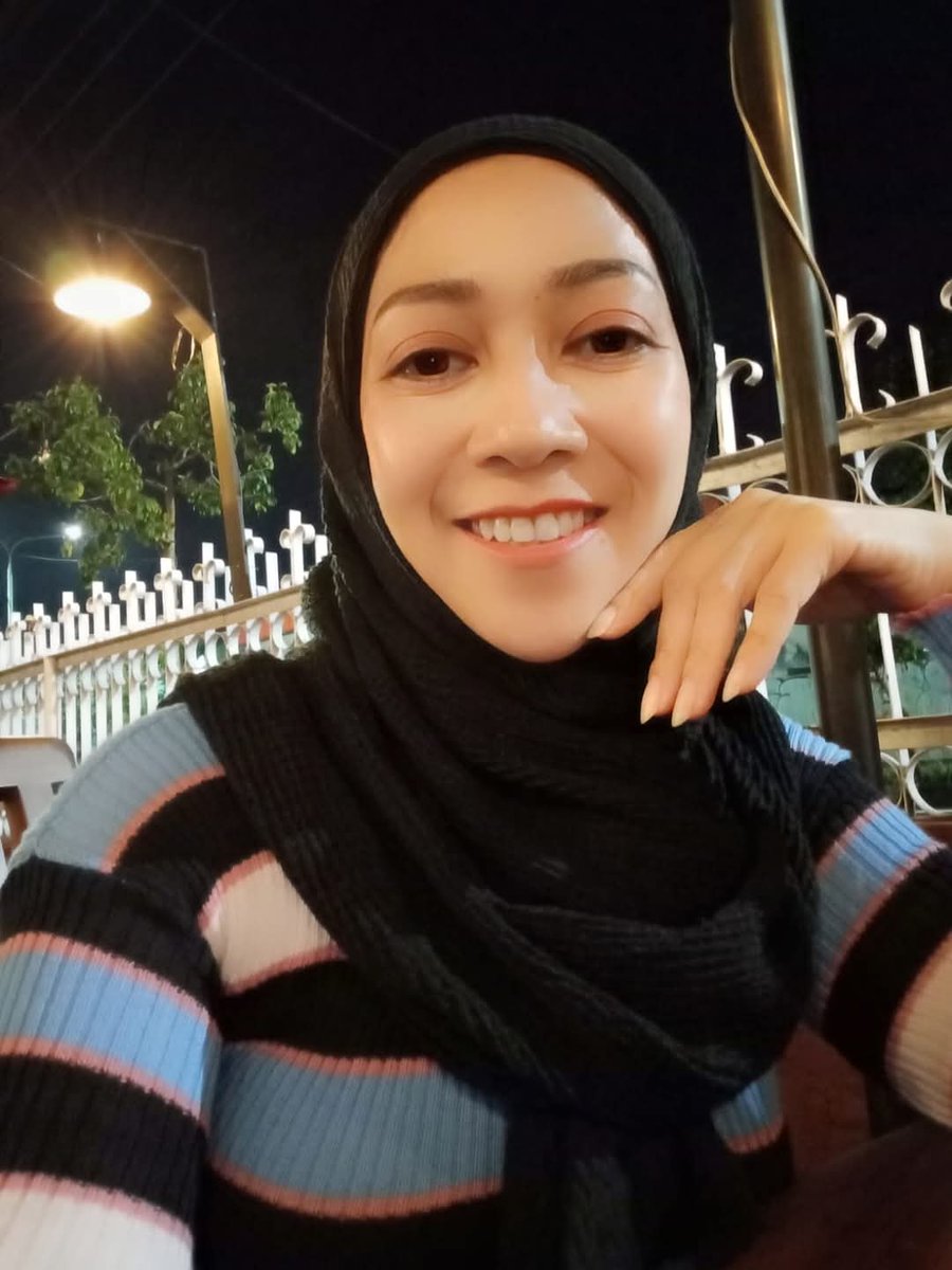 IrmaWardhani75's tweet photo. Selamat malam ❤️❤️❤️💋💋💋 https://t.co/SRJrVehJW5