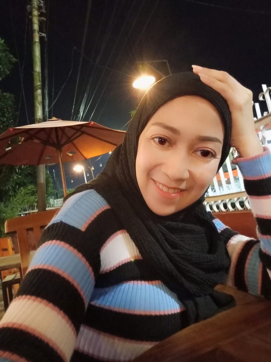 IrmaWardhani75's tweet photo. Selamat malam ❤️❤️❤️💋💋💋 https://t.co/SRJrVehJW5