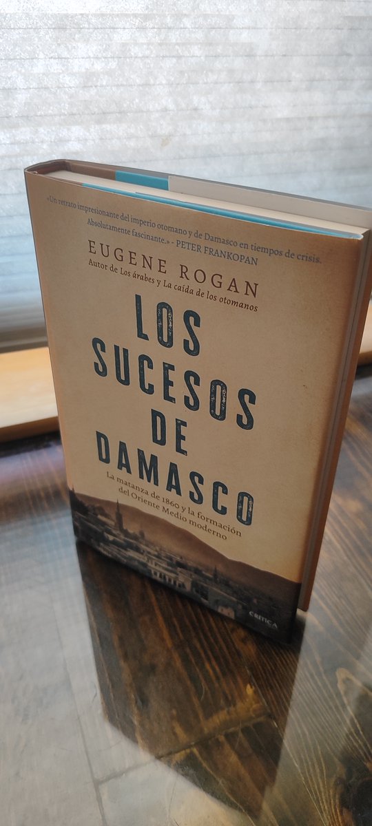 Damasco, 1860.

El intento del Imperio otomano de modernizarse e imponer igualdad religiosa desata una masacre brutal.

Rogan firma una obra fascinante que revela los orígenes del frágil equilibrio y la violencia que aún marca Oriente Medio <a href="/Ed_Critica/">Editorial Crítica</a>

🔗 amzn.to/3H0KiD6