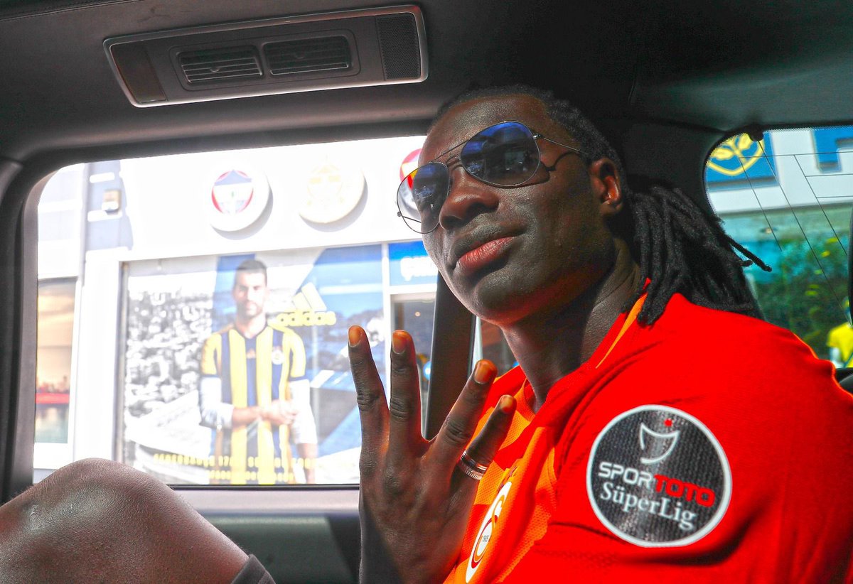 Zaman hızla geçiyor, hayat gelişiyor, jenerasyonlar değişiyor ama Galatasaray hep aynı, kazanıyor. Artık 4 değil 5 parmağımızla selam vermenin zamanı. Haydi Aslanlar. Sizden bu akşam 5. yıldızı bekliyoruz. Bu büyük kulübün bir parçası olduğum için gurur duyuyorum. 
Biraz sonra