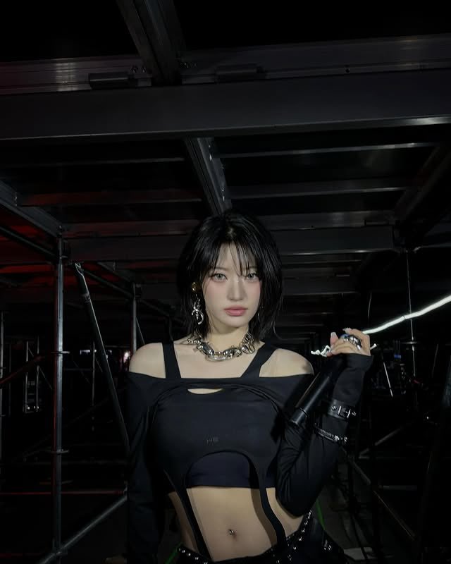 billliestagram's tweet photo. 25018 see_uniuni instagram update 

"🖤🔥"

#SIYOON #시윤 https://t.co/c1a2liWPi7