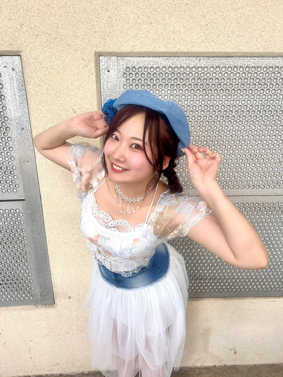 おつか〜❕

昨日はDowntown festivalに参加させていただきました✨️

あんなに大きいステージで4曲も歌って踊ったの初めてでとっても楽しかったです😆

たくさんチェキも撮影もしていただけて、
大感謝です🤍

頑張ります❕

 #ダウフェス #上野水上公園 #ライブ  #アイドル  #えまにとどけ  #雛桜B