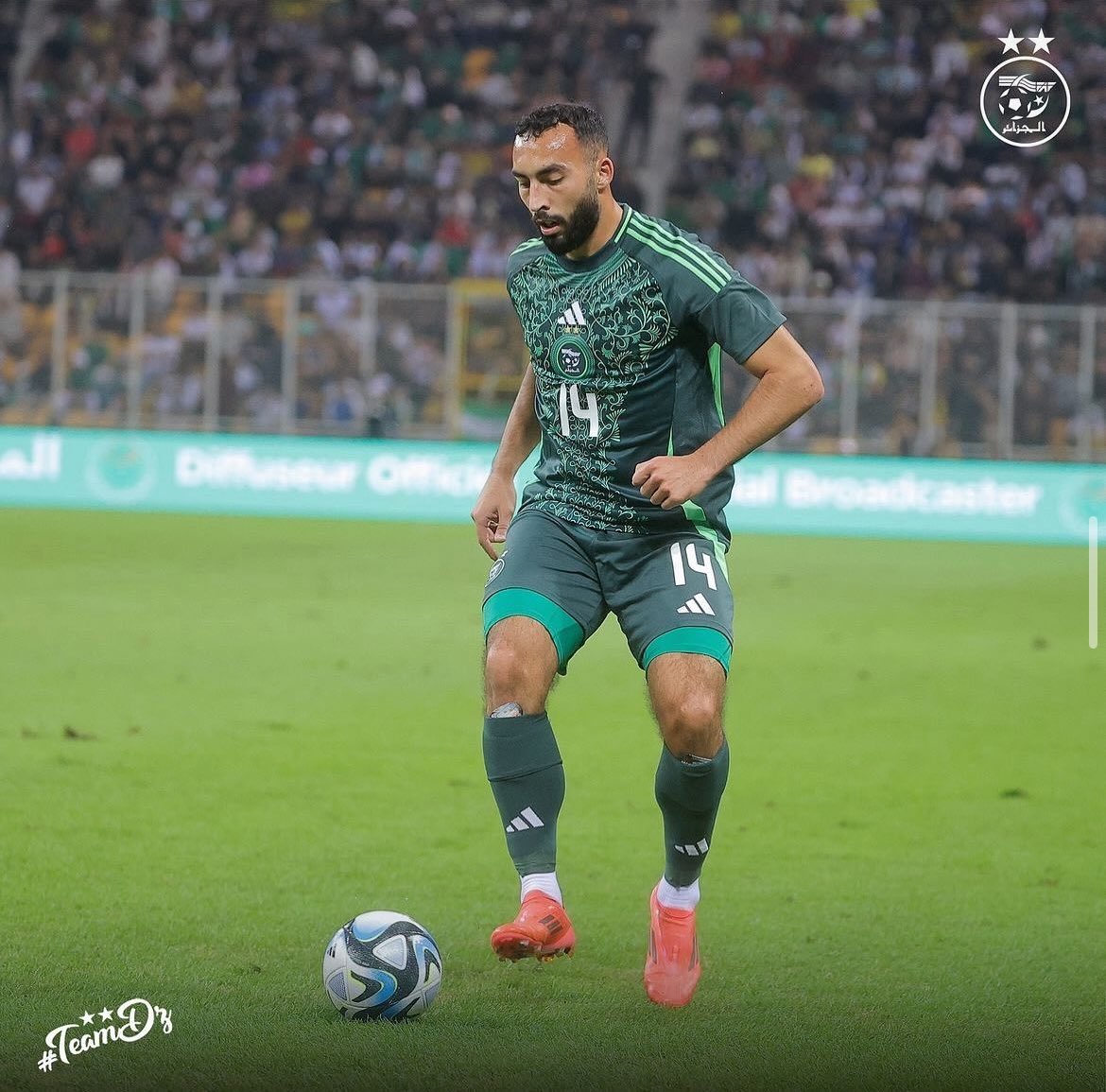 🎙️ Himad Abdelli en zone mixte :

«J’espère vraiment être sur la liste en juin. Si j’y suis, je vais me donner à fond et tout faire pour apporter le maximum à la sélection. 
Même si je joue un petit peu, je donnerai tout sur le terrain.» ✅🇩🇿