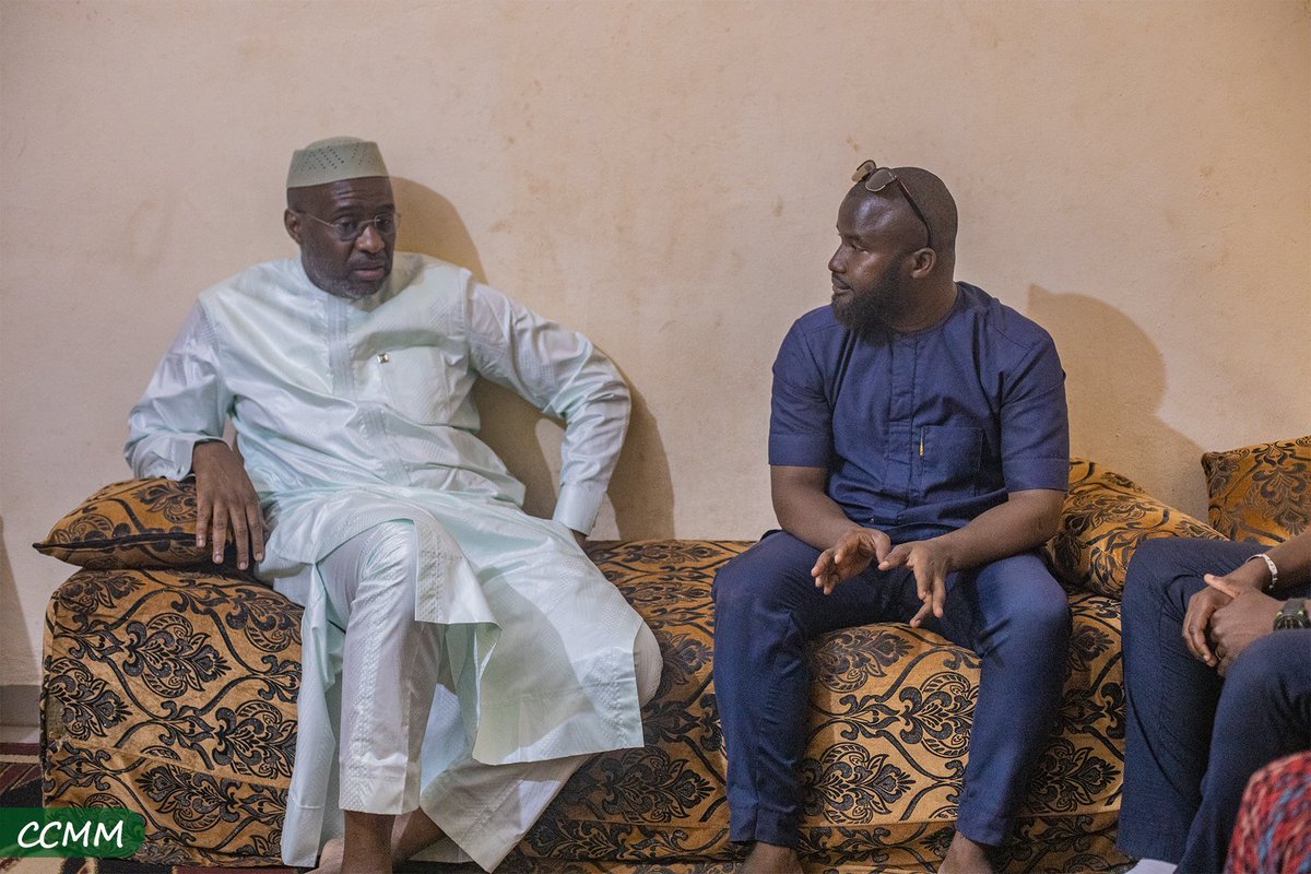MoussaMaraMali's tweet photo. Ce samedi 17 mai, dans le cadre de nos visites de compassion et de solidarité, nous nous sommes rendu dans la famille de Abdoul Karim Traoré dit Rougeot qui a disparu il y a une semaine.

Sa famille, en particulier son épouse,  est très choquée car sans nouvelle de lui depuis sa disparition.

Je demande aux autorités du pays de faire leur maximum et je prie pour que Rougeot puisse retourner rapidement et sain et sauf dans son foyer.