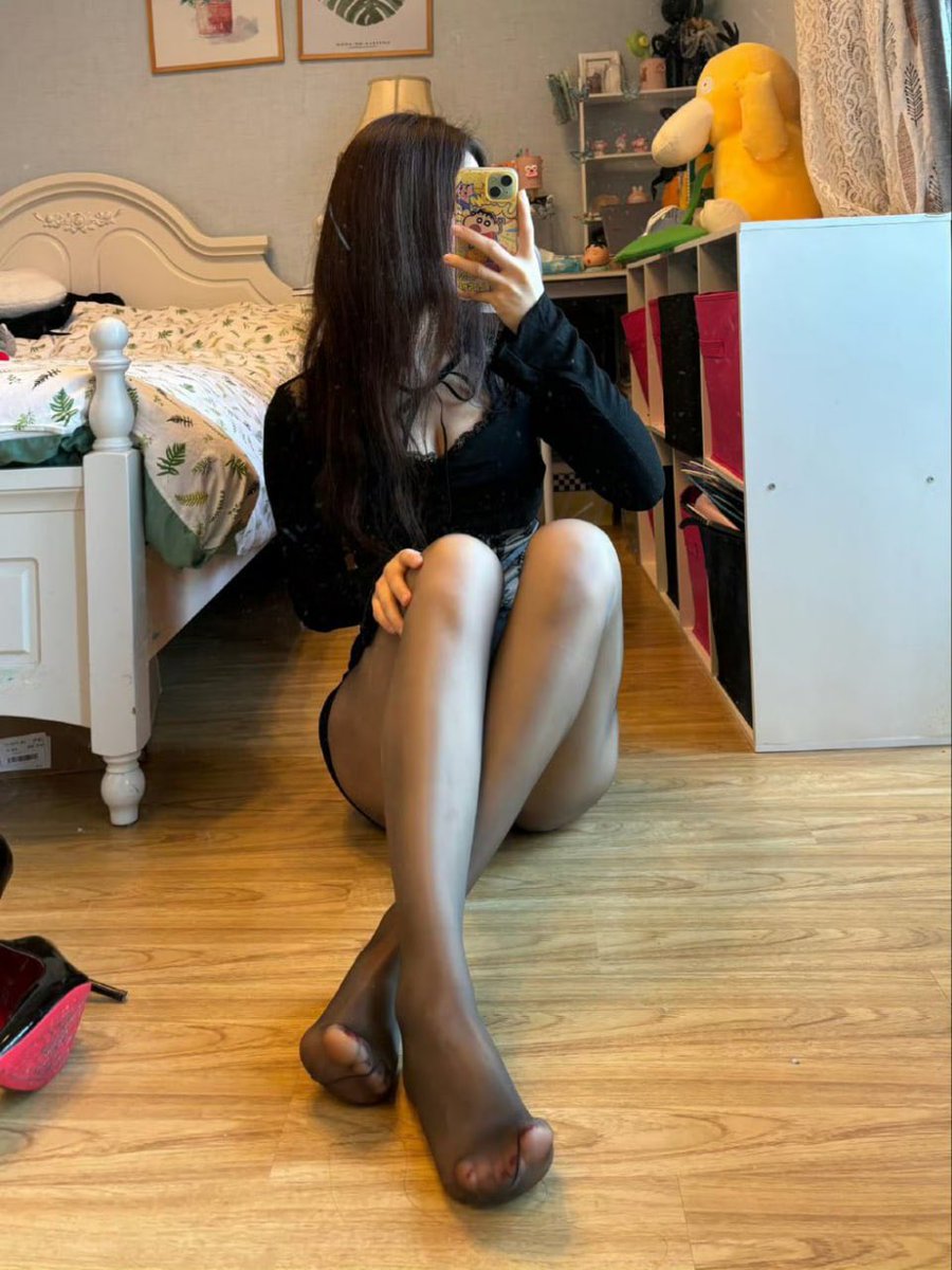 Barbara76547680's tweet photo. 行不行啊，细狗🤭只有这么点吧？嗯？小废物，小绿帽～  #女S #恋足 #绿帽 #狗奴 #原味 #调教 #踢裆 #羞辱 #马眼 #k9 #字母圈 #sm #虐阳 https://t.co/hBTPgd1wup