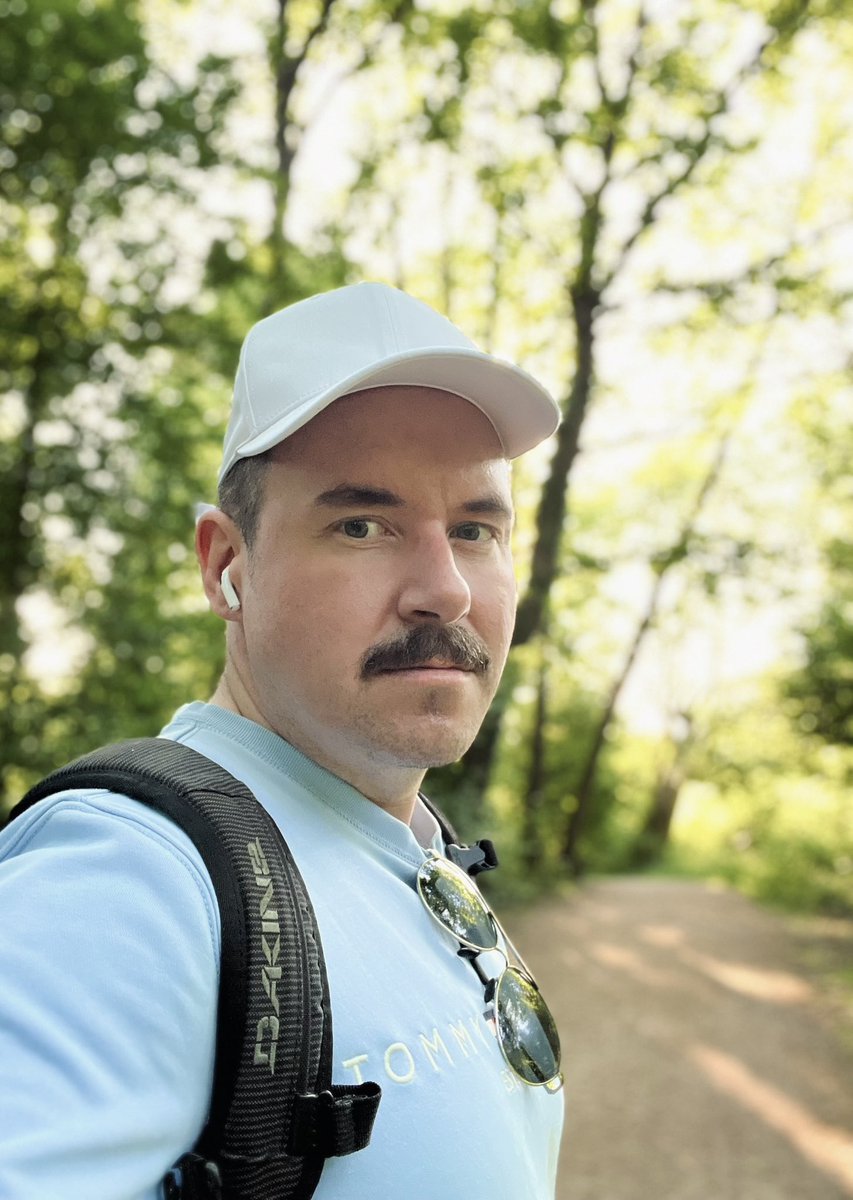 schuetz_marcel's tweet image. Eine der wichtigsten Voraussetzungen für den Beruf der geistigen Arbeit ist für mich: das reichliche Gehen. Ob als Spazieren, Wandern oder Joggen. Es gibt eine lange, facettenreiche Kulturgeschichte des Gehens und zur geistigen Gesundheit und Produktivität. Künstler und Gelehrte…