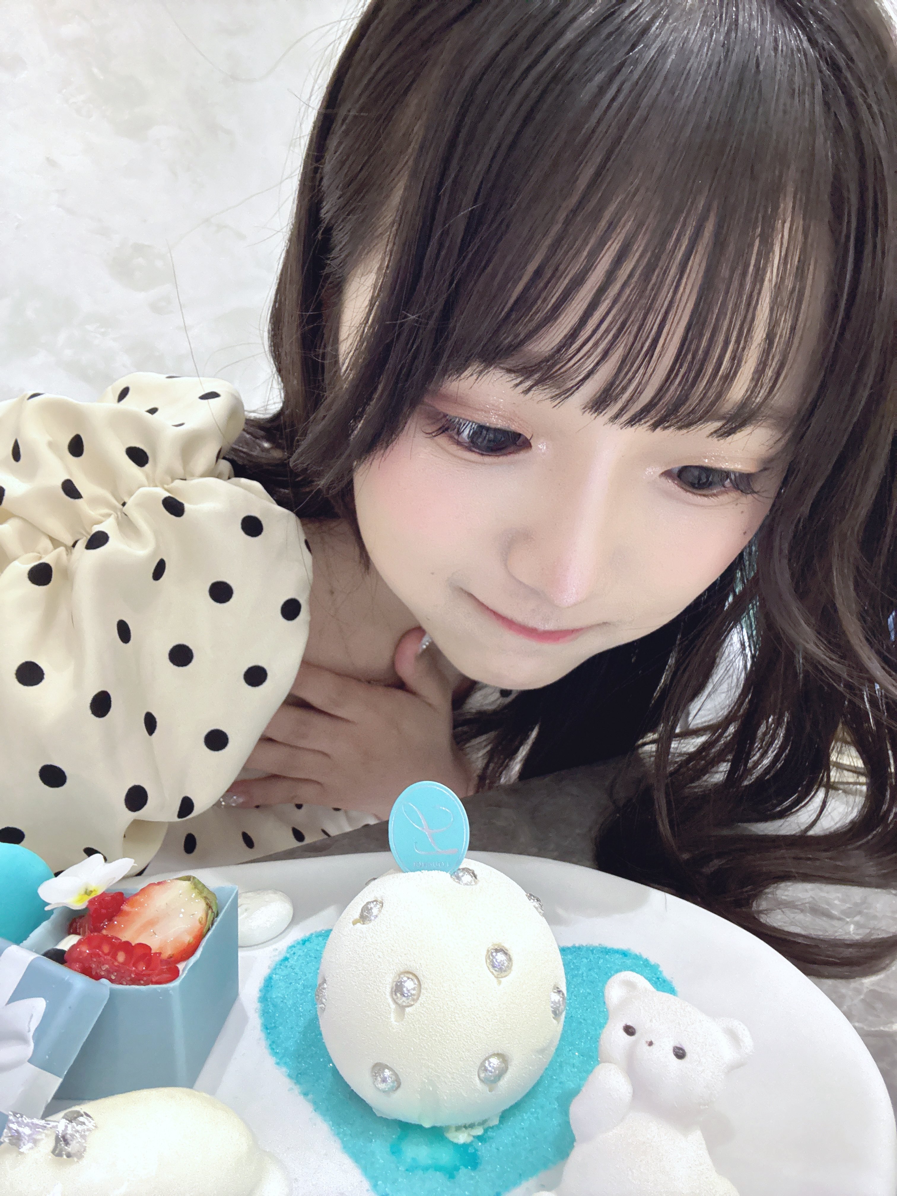 クマの佳子♡ページ 目元のクマを撃退🐻❗️ 簡単コンシーラーテク✨ ①クマの1番