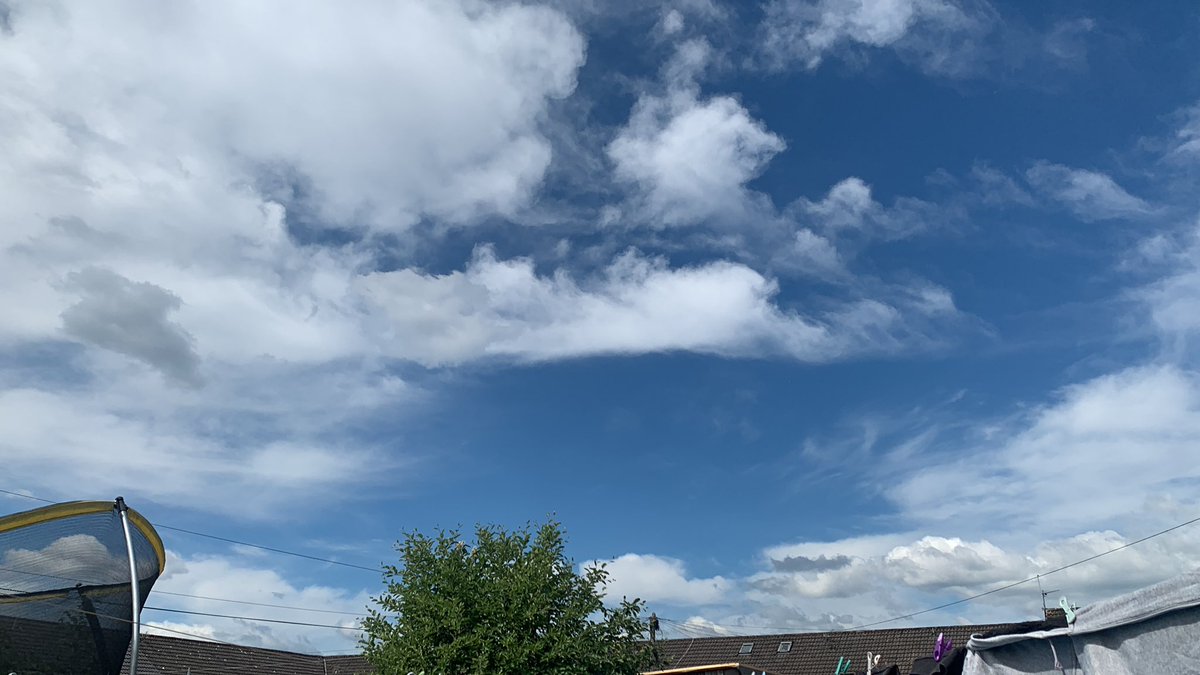 IonisedSkyWatch's tweet photo. Monstrous modified skies over Kirkintilloch right now 😢☠️😷
##Stratospheric_Aerosol_Injection #IonisedSky #Nexrad #Bluebeam #DigitalClouds #SkyFuckery #ClimateScam #TheyWillNotStop https://t.co/Zj5vAmNpfy