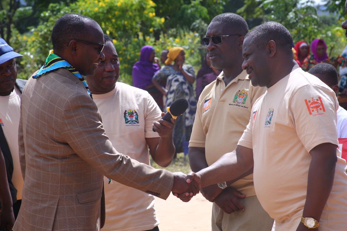 WAFUGAJI WAHIMIZWA KUMTUNZA MNYAMA PUNDA

 Na Chiku Makwai - WMUV

Naibu  Katibu Mkuu wa Wizara ya Mifugo na Uvuvi (Mifugo) Bw. Abdul Mhinte amesema ni wajibu wa kila mfugaji punda kumtunza mnyama huyo kwani anahaki kama ilivyo kwa wanyama wengine, ikiwemo haki ya kutolala njaa,