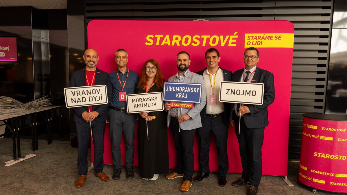 joseffleki's tweet photo. Náš jihomoravský tým není jen dobrý, ale nejlepší❗️Jsme dobrá parta, tak se k nám neváhejte přidat 🍇
#stan #flek #jihomoravskykraj #jiznimorava #brno #vyskov #znojmo #tisnov #breclav #mikulov #slavkov #moravskanovaves #volby https://t.co/0txfvqgKIg